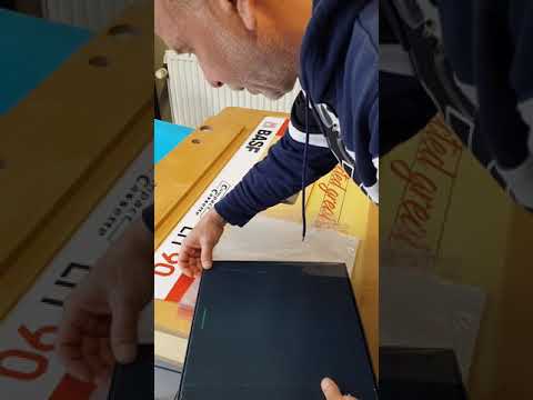 LP cover sleeves box closure #1